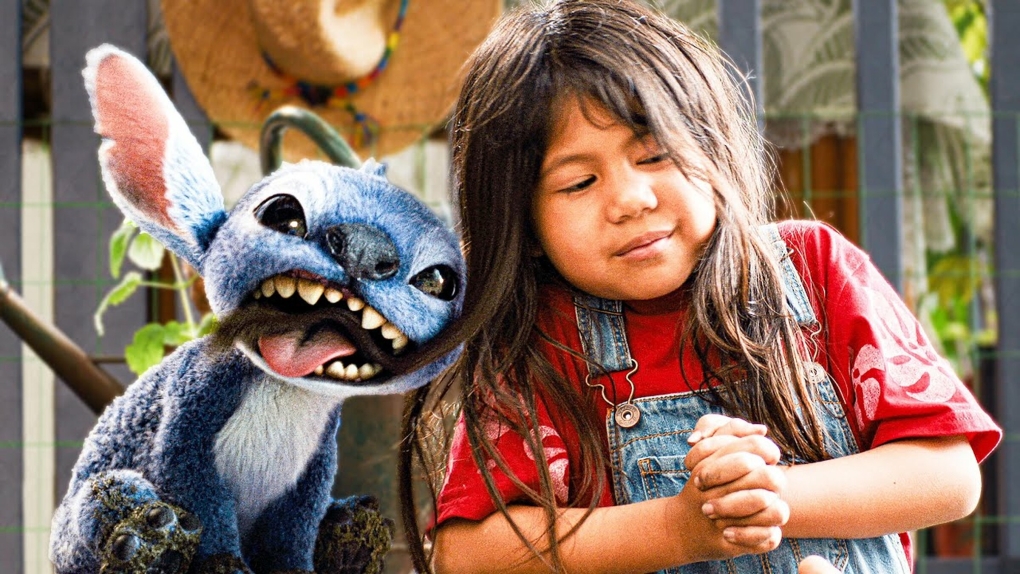 Tạo hình nhân vật Lilo (phải) và sinh vật Stitch trong phim. Ảnh: Walt Disney Studios