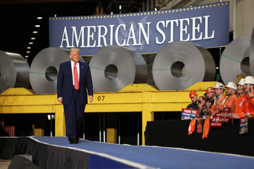Tổng thống Mỹ Donald Trump tại Irvin Works ngày 30/5. Ảnh:Reuters